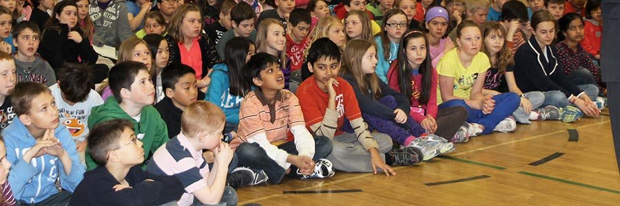 U.S. Embassy Spokesman Steve Pike reads to students at Roland Michener Public School in Ottawa, on April 4, 2013.